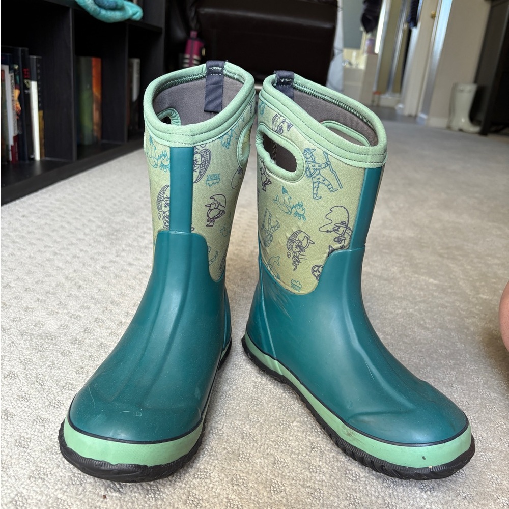 BOGS Kids Size 4 Classic Pull On Outdoor print Teal Rain/Snow Boots